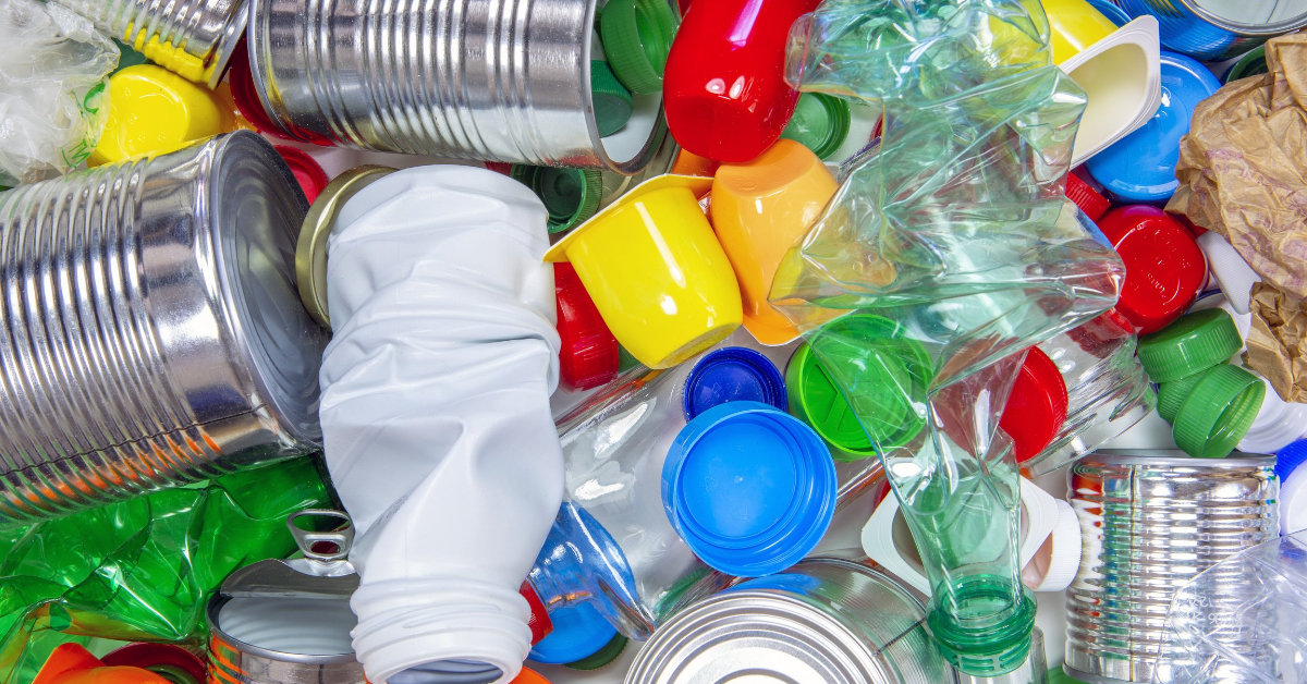 Hogyan lesz a pet palackból polárpulcsi? Környezetbarát megoldások