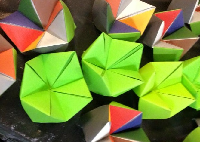 Jövendőmondás origamival - sótartó-jósda (Csiki-csuki, tátogató, vagy tátika) 