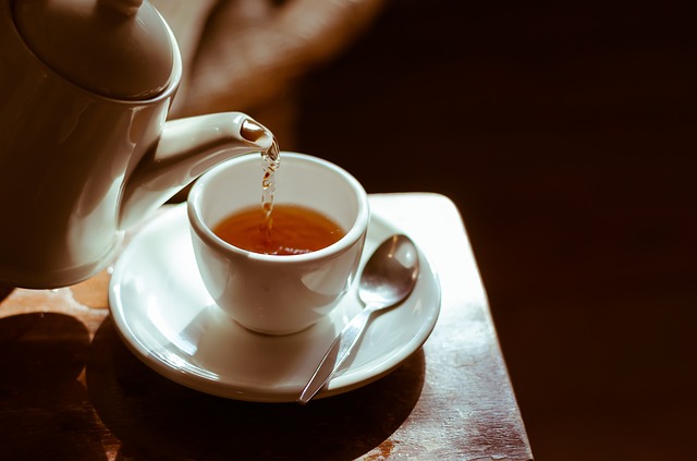 Fehér, vörös, fekete: Izgalmas kombinációk teából - hogyan készítsd el?