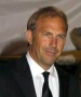 Kevin Costner bunkó, Jennifer Lopez zabagép?