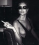 Kate Moss megint megmutatta a melleit