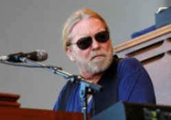 Gregg Allman a májátültetése után novemberben már koncertezik