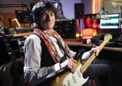 Ronnie Wood tutira megy a sztárcsapatával