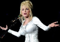 Mellesleg már Dolly Parton is 65!
