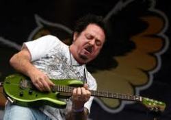 Steve Lukather gitáros istenség újra eljön