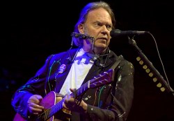 Neil Young humanitárius-díjat kap Kanadától