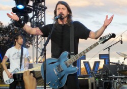 A Foo Fighters visszavette az első helyet a Nickelback-től az angol rocklistán