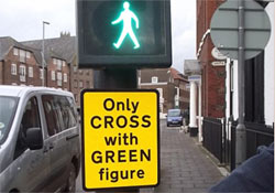 Közlekedési lámpák nemtelenítése: zöld alak lesz a zöld férfiból