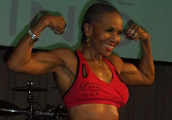 Ernestine Shepherd, a 75 éves testépítő nagyi