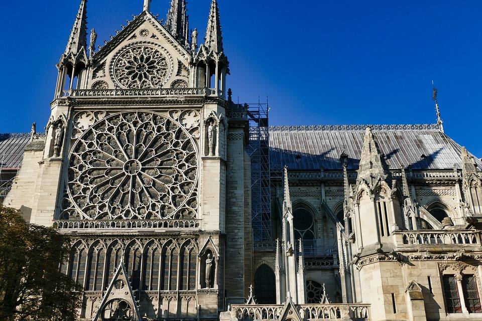 A Notre Dame tragédiájának spirituális üzenete Kalilytől