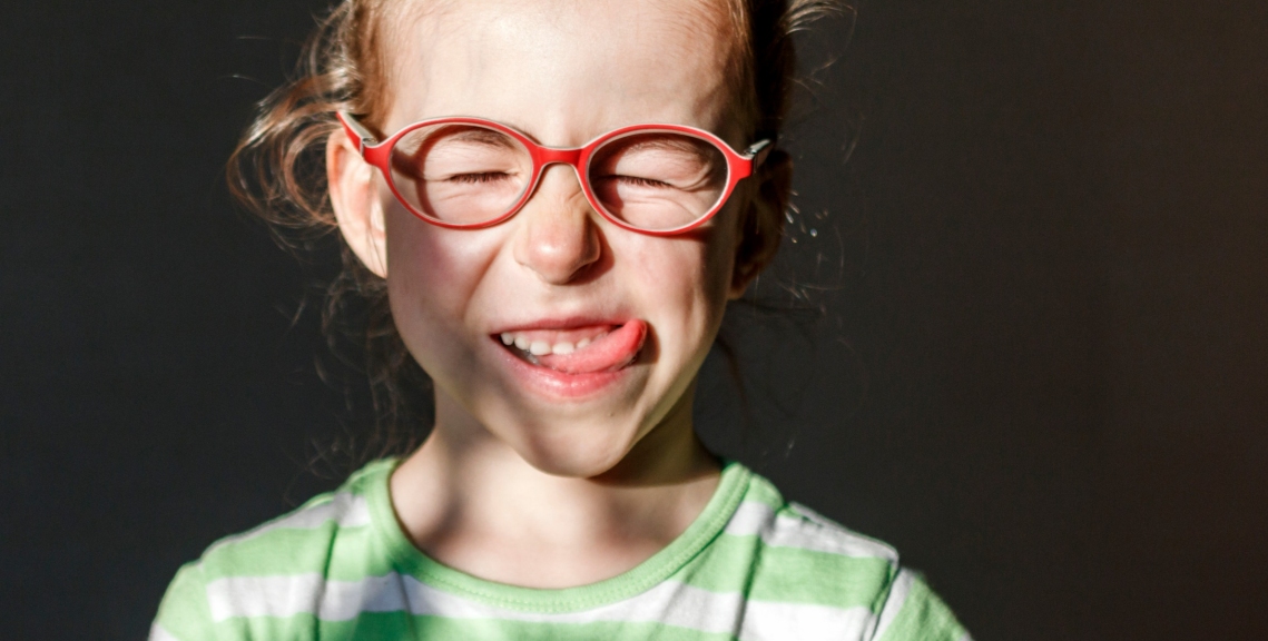 5 tipp, hogy könnyebben megszokja gyermekünk a szemüveget