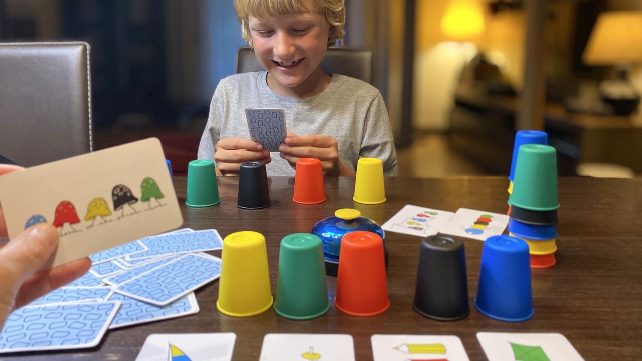 Kézügyesség fejlesztő játékok: így támogatják a finommotorika fejlődését!